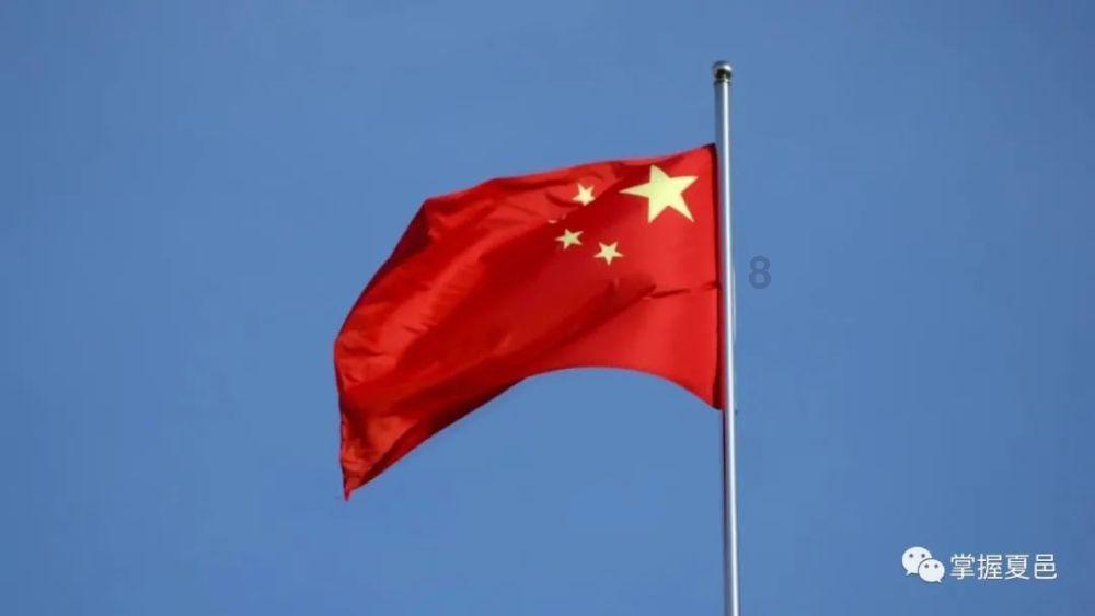小姐姐喜欢运动风的新宠来了,运动背心搭健美裤,迷人锁骨真吸睛